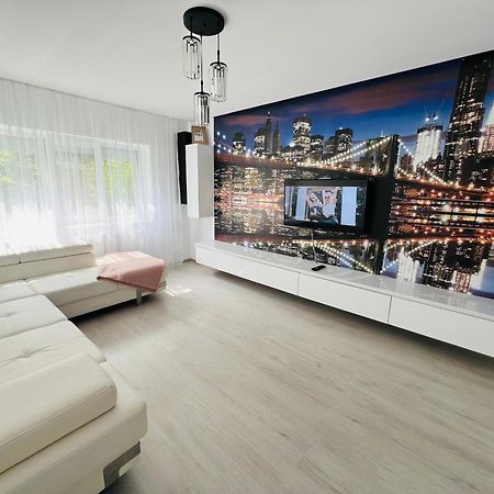 The White Pearl Apartment Орадя Екстер'єр фото
